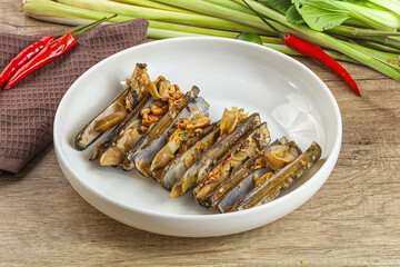 Steamed razor mollusk with lemongrass