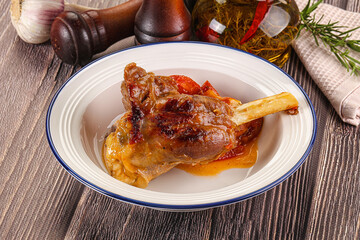 Baked lamb shank with vegetables