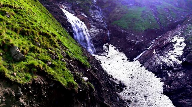 Parvati Waterfall &ndash; Nature&rsquo;s Melody in the Himalayas