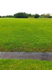 初夏の江戸川河川敷のサッカー場風景