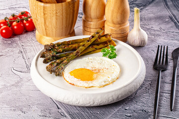 Gourmet breakffast - asparagus with egg