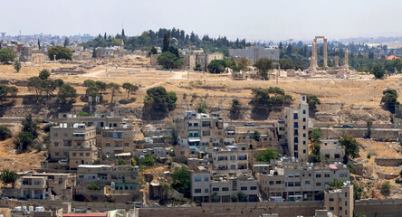 Obraz premium The ruins of the ancient Citadel Hill in the center of the Jordanian capital, Amman