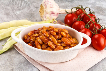 White baked bean in tomato sauce