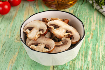Sliced raw brown royal champignon