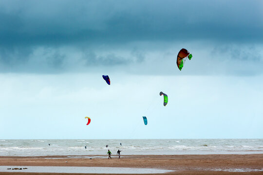 Kite Surfing in monsoon weather in Darwin
