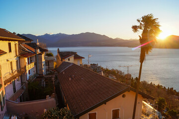 Blick auf den Lago Maggiore und auf die Berge - Alpen - Sonnenaufgang - Nachdenken