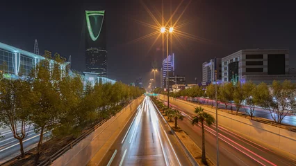 Fotobehang Snelweg bij nacht Panoramic aerial night timelapse of Riyadh featuring highway traffic, Kingdom Tower. Saudi Arabia  © HyperlapsePro