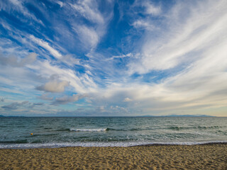 spiaggia mare e cielo spettacolari