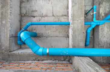 The water pipe system and wastewater pipe are neatly installed under the ceiling.