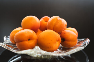 日本の美味しい夏の果物（フルーツ）のスイカ、メロン、あんずとジャム