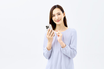 Fototapeta premium スマホを持つ若い女性 主婦 ビジネスウーマン
