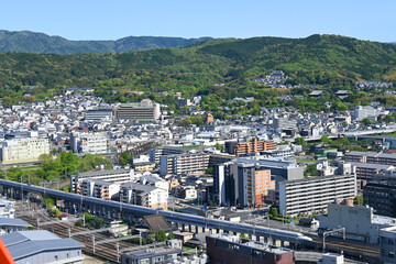 京都タワーから南東 稲荷山方面を望む