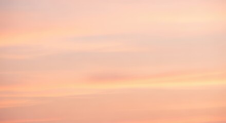 Obraz premium Serene pastel sunset sky with soft pink and orange hues