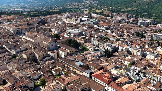 L'Aquila, Abruzzo, Italia. Il centro storico ricostruito dopo il terremoto del 2009.
Vista Aerea del centro de L'Aquila.