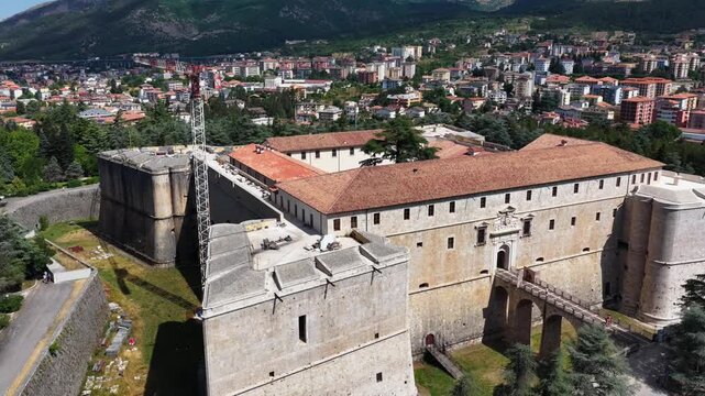 Il castello della citt&agrave; di L'Aquila, Abruzzo, Italia.
Vista Aerea del centro de L'Aquila.
