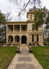 Fototapeta premium Villa Finale, a historic house museum in San Antonio, showcases elegant architecture and a rich history, inviting visitors to explore