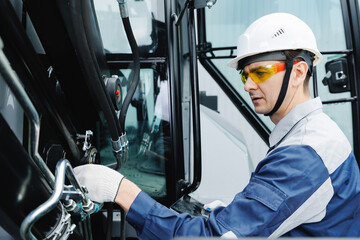 Mechanic with tablet computer control and fix problem of hydraulic hoses from industrial mining...
