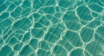 Obraz premium Rippling turquoise ocean water with sunlit patterns