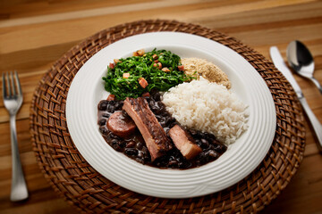 Feijoada brasileira no prato