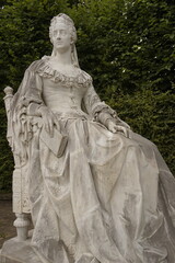 Obraz premium Beautiful marble statue of Electress Sophia of Hannover seated on her throne in the historic gardens of Herrenhausen Palace; vertical