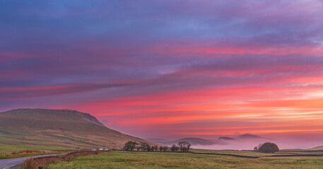 Back Tor and Loose Hill peaks at Mam Tor, Peak District. England