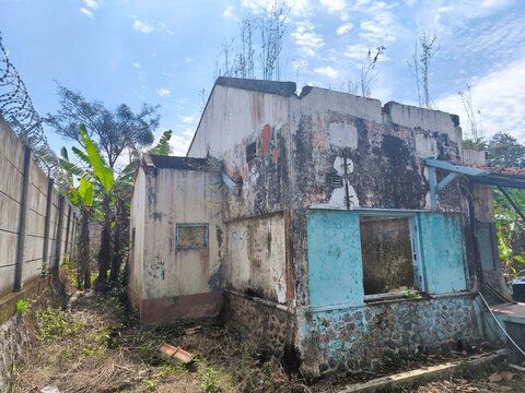 a raw image of a photo of an old building