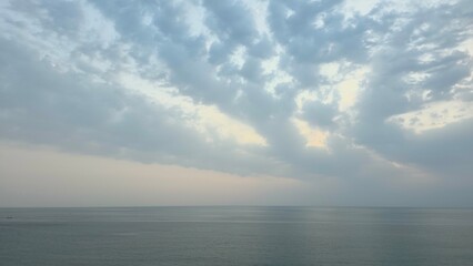 Background with natural beauty, dawn sky, beautiful clouds and seascape, Gangneung, South Korea - 자연의 아름다움, 새벽 하늘, 멋진 구름과 바다 풍경이 담긴 배경, 강릉, 한국