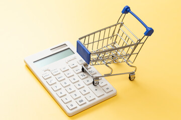 電卓とショッピングカート