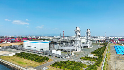 湾岸の火力発電所の風景空撮