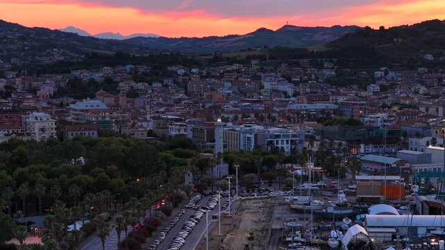 San Benedetto del Tronto, Marche, Italia. Localit&agrave; turistica balneare della costa del mar Adriatico.
Ripresa aerea della citt&agrave; al tramonto.