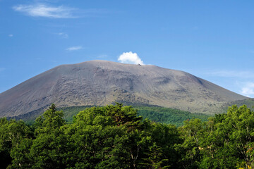 浅間山、北麓のビジターセンター付近からの眺望