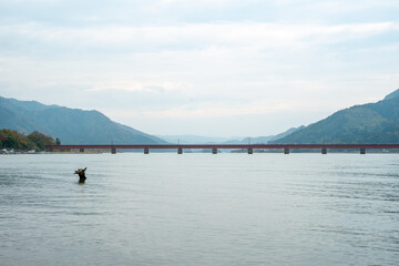 海の上を渡る鉄橋
