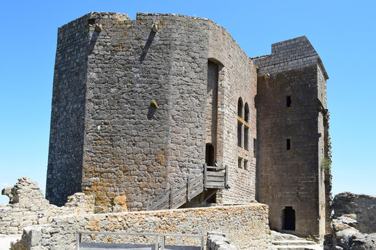Ch&acirc;teau de Qu&eacute;ribus - corbi&egrave;res
