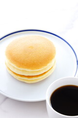 ふわふわの食感の美味しいパンケーキと、淹れたてのコーヒーで、コーヒーブレイク
