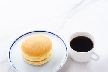 ふわふわの食感の美味しいパンケーキと、淹れたてのコーヒーで、コーヒーブレイク
