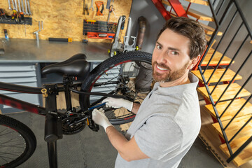 Mechanic tuning bike chain