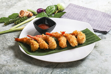 Shrimp tempura with spicy sauce