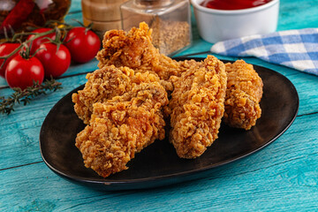 Golden crispy fried chicken wings