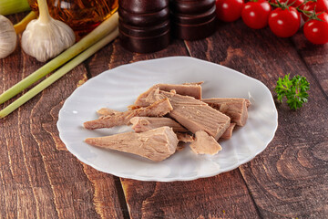 Canned tuna fish fillet pieces