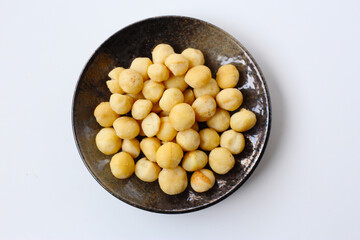 Deliciously salted roasted macadamia nuts
