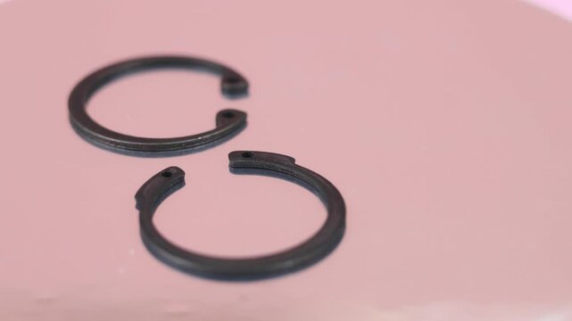 Two Circlip or ring retaining on rotating display