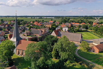 Deutschland, Niedersachsen, altes Land. Ortskern von Borstel / Jork mit Kirche St. Nikolai