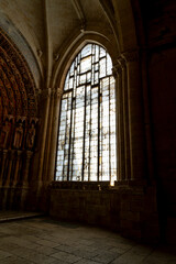 Obraz premium Discover the stunning architecture of Colegiata de Santa Maria la Mayor in Toro, Zamora, with its intricate details and tall windows