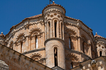 Obraz premium Historical architecture of Colegiata de Santa Maria la Mayor de Toro in Zamora province, Spain under a clear blue sky