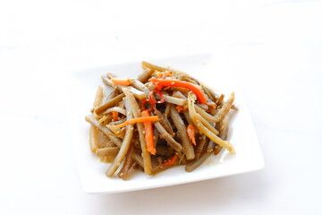 栄養たっぷりの健康食品で、家庭料理の定番といえば、きんぴらごぼう
