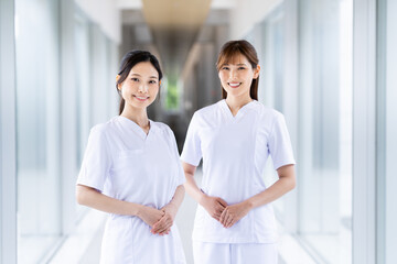 Obraz premium 看護師の若い女性