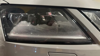 Fototapeta premium LED Scheinwerfer undicht