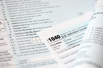 Obraz premium 1040 US individual income tax return form blank close up. Few pages of united states tax blank