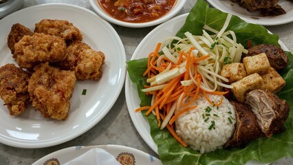 Start your day with fried food, bean sprout-stuffed tofu, a blend of carrots and cabbage, and rice cake encased in banana leaves