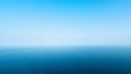 Obraz premium A serene view of clear blue skies and ocean